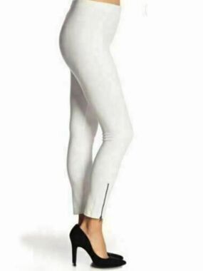 HUE Women’s White Stretch Ankle Zipper Pants!